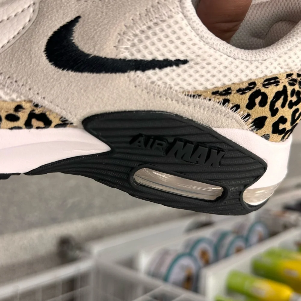 Nike Air Max SC Cheetah Print Sneakers |
Women's Size 7 - Picture 7 of 11